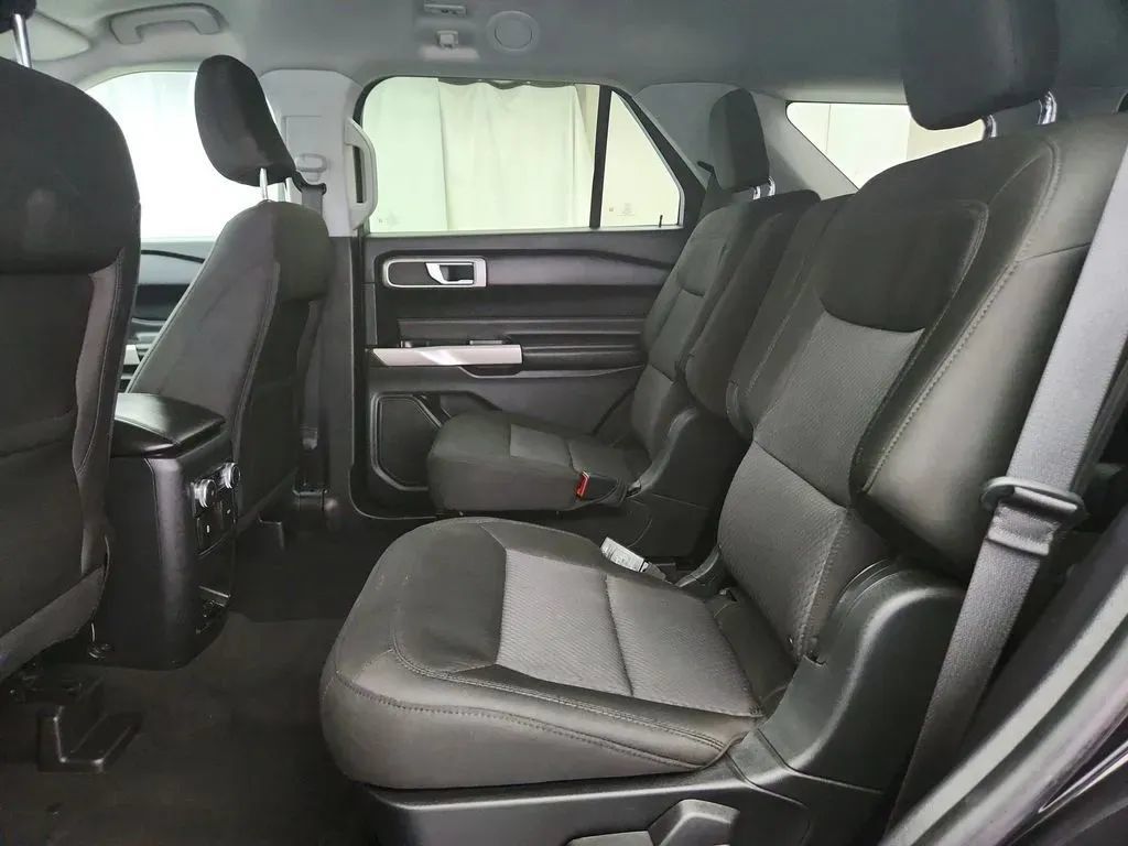 Used 2022 Ford Explorer XLT AWD/4WD image 17