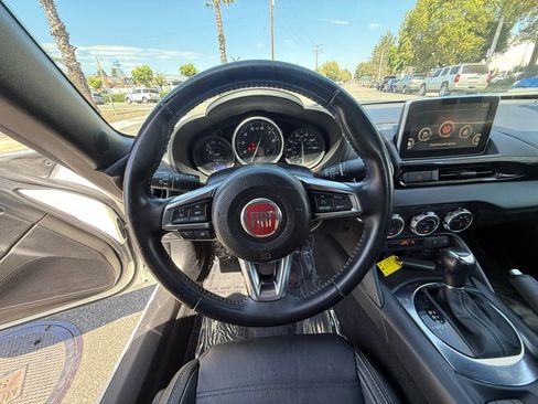 Used 2017 FIAT 124 Spider Lusso RWD image 21