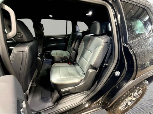 New 2026 GMC Acadia AT4 w/ Luxury Package AWD/4WD image 18
