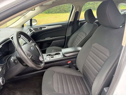 Used 2020 Ford Fusion SE FWD image 10