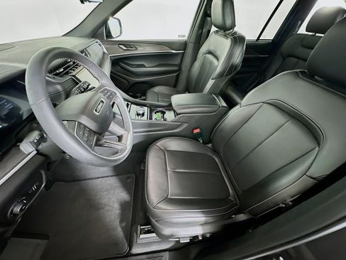 Used 2024 Jeep Grand Cherokee Limited w/ Luxury Tech Group II AWD/4WD image 13