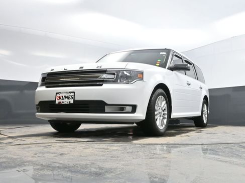 Used 2019 Ford Flex SEL image 22