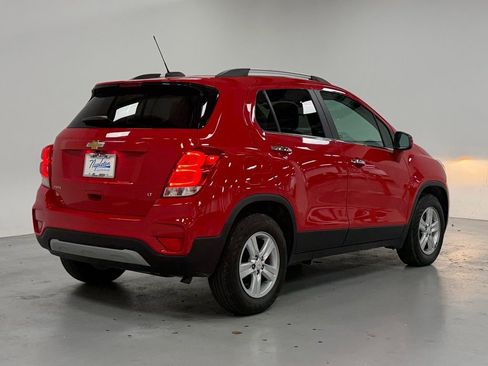Used 2020 Chevrolet Trax LT w/ LT Convenience Package image 4
