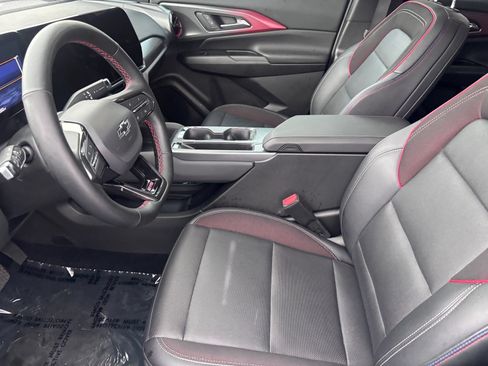 Used 2025 Chevrolet Equinox EV RS w/ LPO, All-Weather Mat Package FWD image 18
