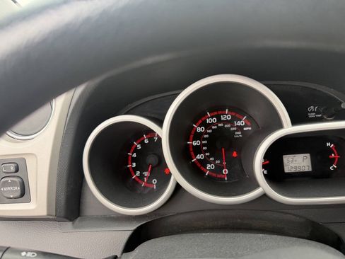 Used 2009 Pontiac Vibe w/ Preferred Package FWD image 20