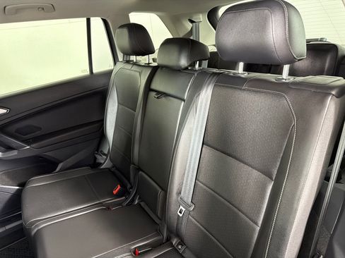 Used 2018 Volkswagen Tiguan SE w/ Panoramic Sunroof Package FWD image 20