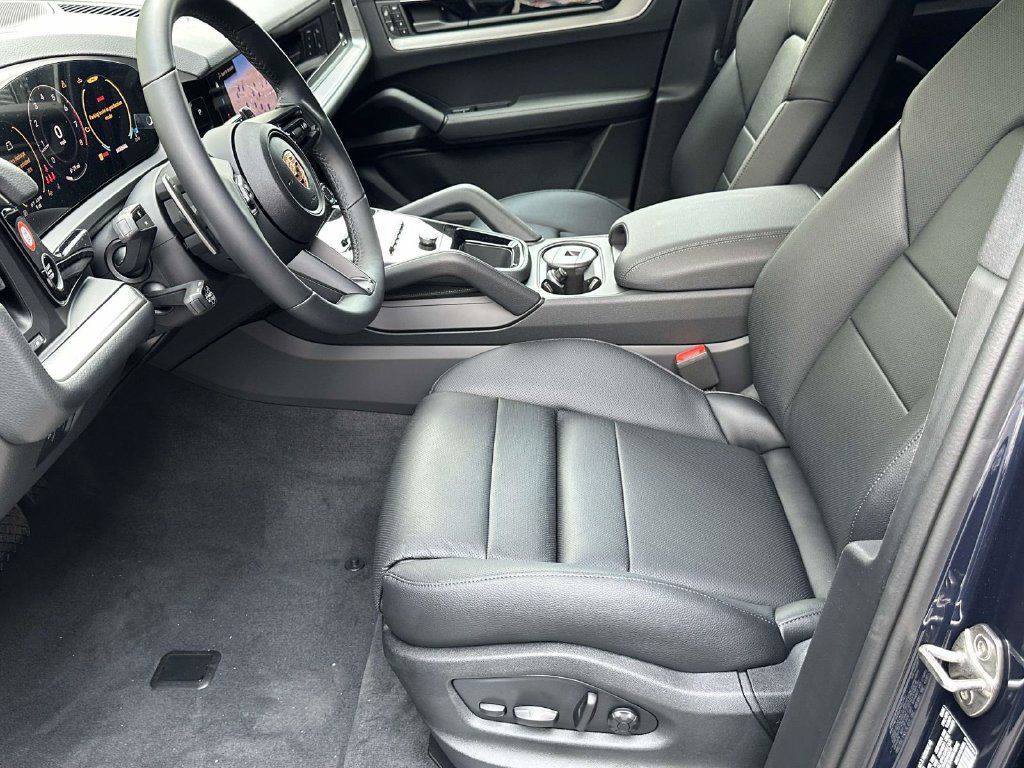 Used 2026 Porsche Cayenne AWD/4WD image 19
