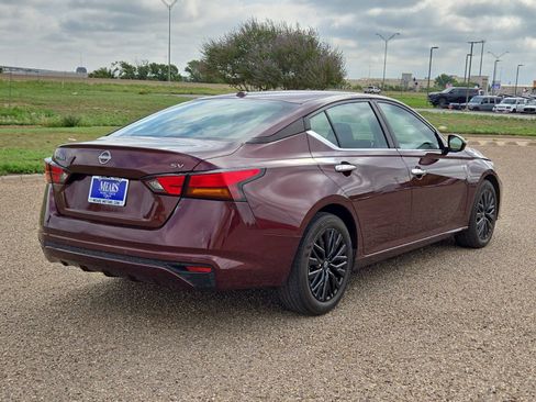 Used 2024 Nissan Altima 2.5 SV FWD image 5