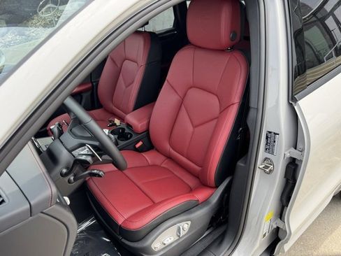 New 2025 Porsche Macan image 5