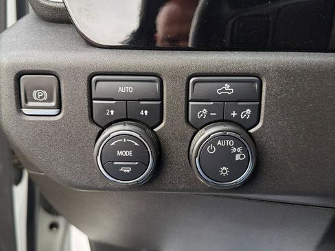 Used 2022 Chevrolet Silverado 1500 LT AWD/4WD image 11