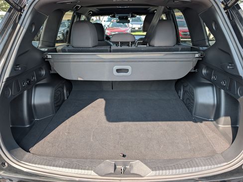 Certified 2025 Subaru Forester Premium AWD/4WD image 18