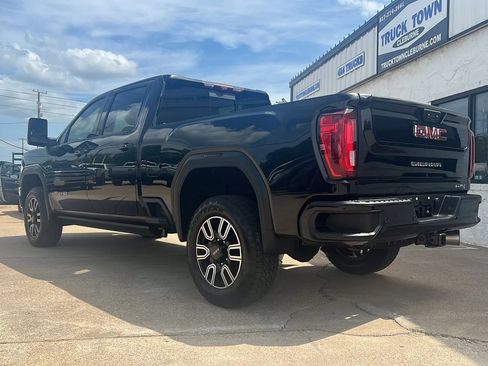 Used 2021 GMC Sierra 2500 AT4 w/ AT4 Premium Plus Package AWD/4WD image 2