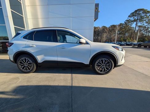 New 2026 Ford Escape SE w/ PHEV Premium Package image 3