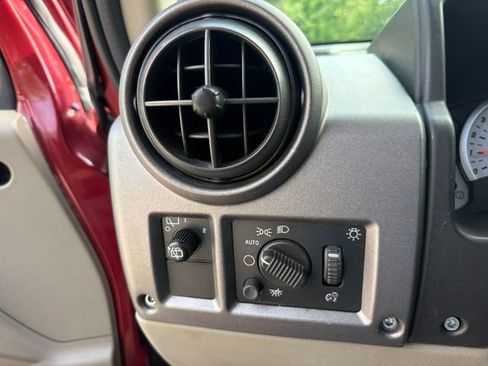 Used 2004 HUMMER H2 w/ Preferred Equipment Group AWD/4WD image 17