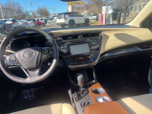 Used 2018 Toyota Avalon XLE Premium w/ Carpet Mat Package FWD image 11