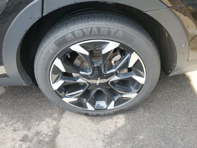 Certified 2025 Kia Sorento SX FWD image 11