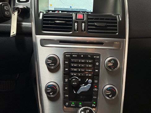 Used 2017 Volvo XC60 T5 Dynamic w/ Preferred Option Package image 19