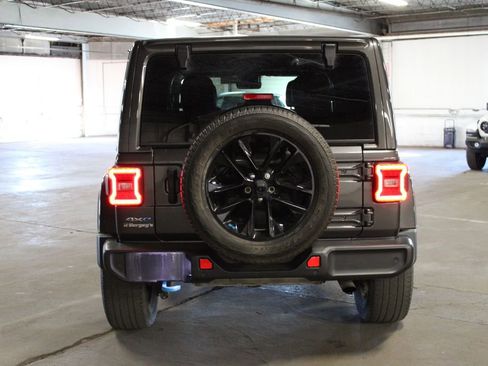 Used 2022 Jeep Wrangler Unlimited Sahara w/ Cold Weather Group AWD/4WD image 8