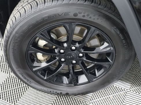 Used 2023 Jeep Cherokee Altitude Lux image 57