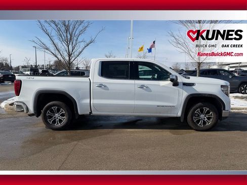 Used 2024 GMC Sierra 1500 SLT AWD/4WD image 4