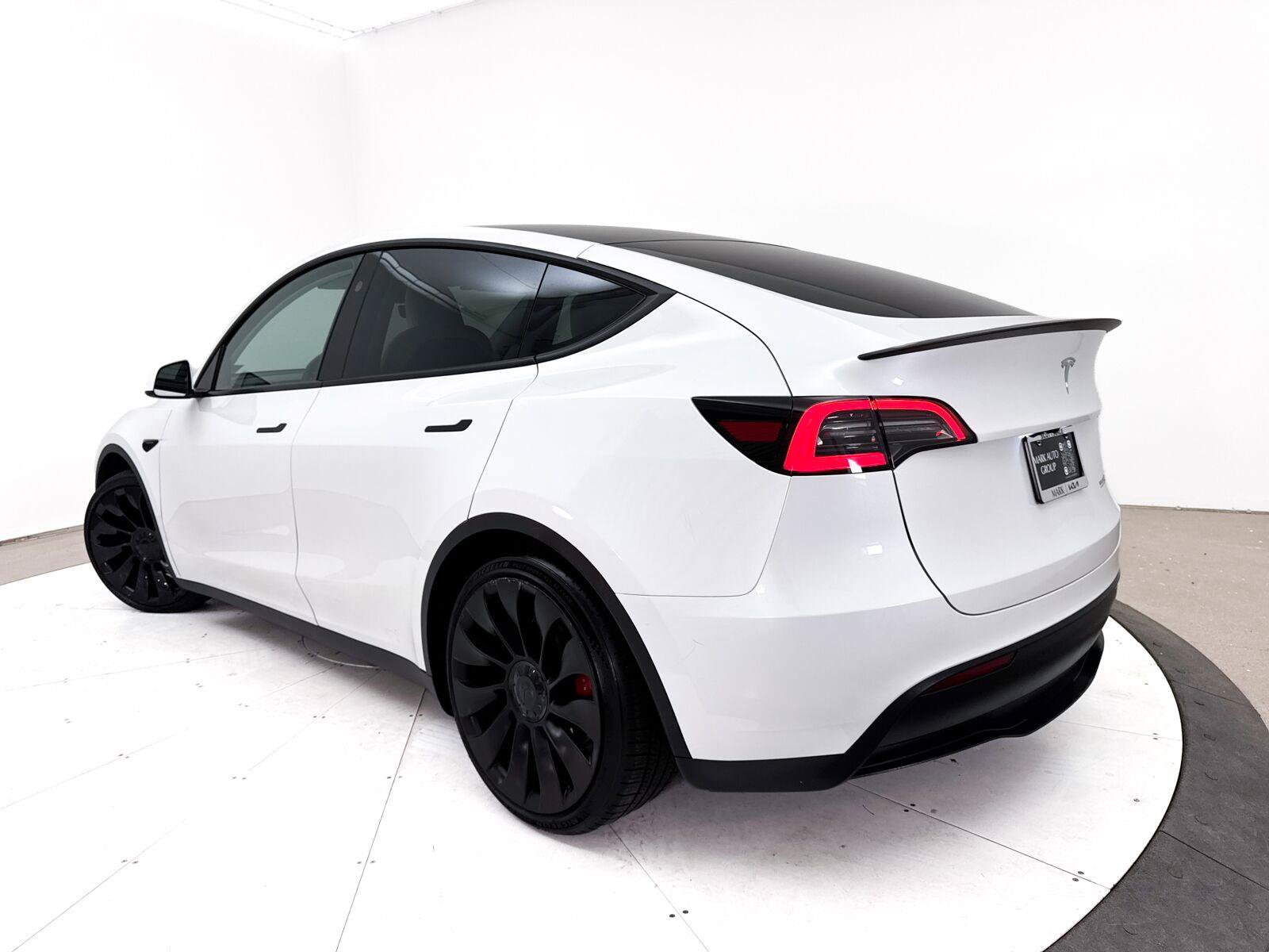 Used 2023 Tesla Model Y Performance AWD/4WD image 2
