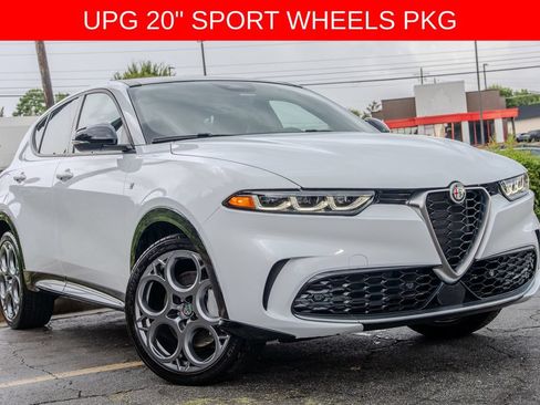 Used 2024 Alfa Romeo Tonale Ti w/ Premium Interior Package AWD/4WD image 3
