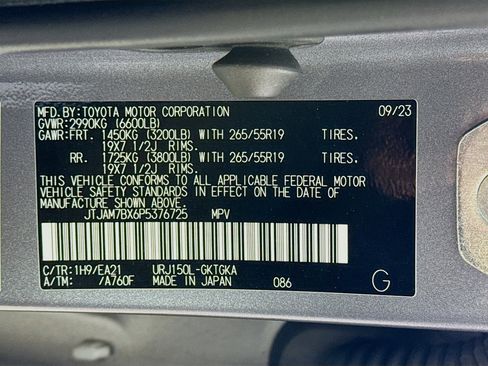 Used 2023 Lexus GX 460 Premium w/ Accessory Package AWD/4WD image 34