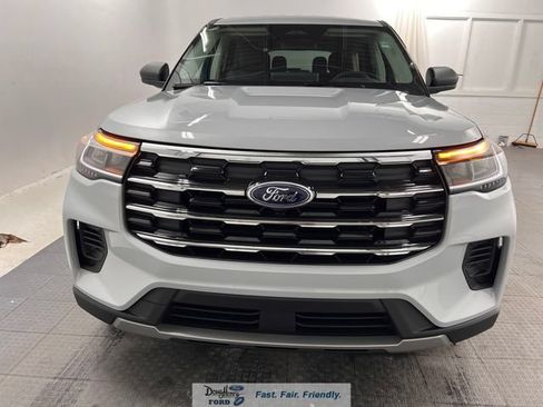 New 2026 Ford Explorer Active RWD image 3