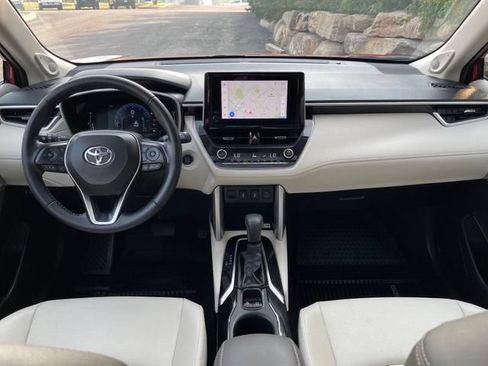 Used 2023 Toyota Corolla Cross XLE w/ Convenience Package AWD/4WD image 8