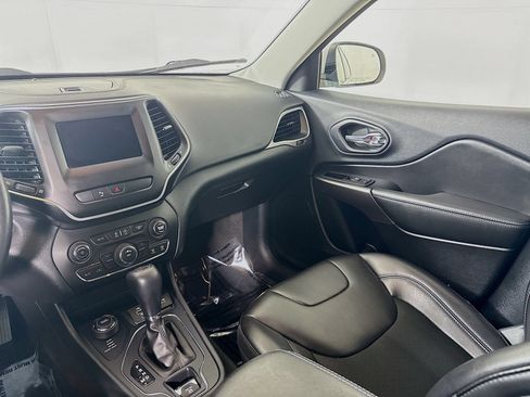 Used 2020 Jeep Cherokee Latitude Plus w/ Cold Weather Group AWD/4WD image 22