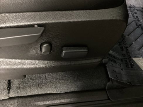 Used 2019 GMC Canyon SLT w/ Driver Alert Package image 9