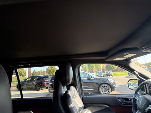 Used 2022 Lincoln Navigator L Reserve AWD/4WD image 7