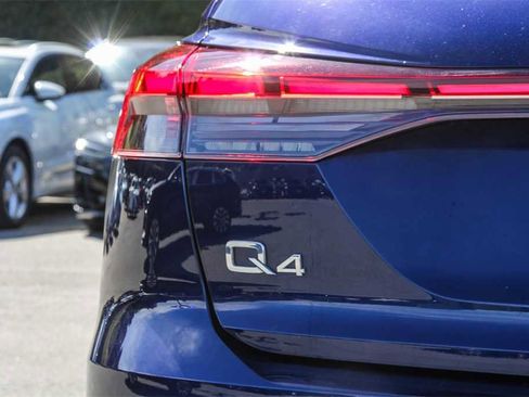 Used 2024 Audi Q4 e-tron Premium Plus image 11