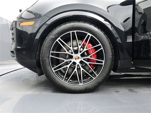 Used 2026 Porsche Cayenne S image 6