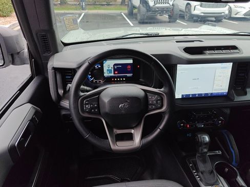 Used 2024 Ford Bronco Black Diamond image 25