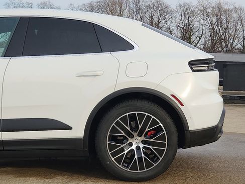 New 2026 Porsche Macan 4S Electric image 7