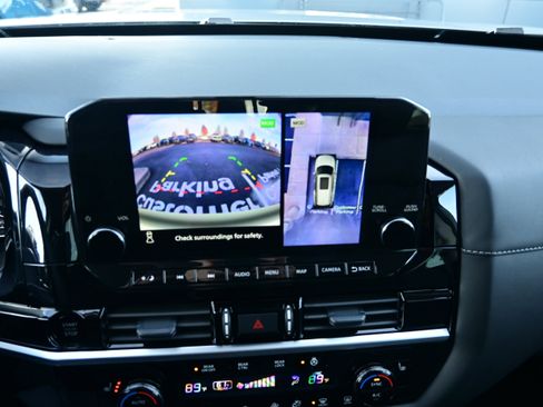 New 2025 Nissan Pathfinder SL image 30