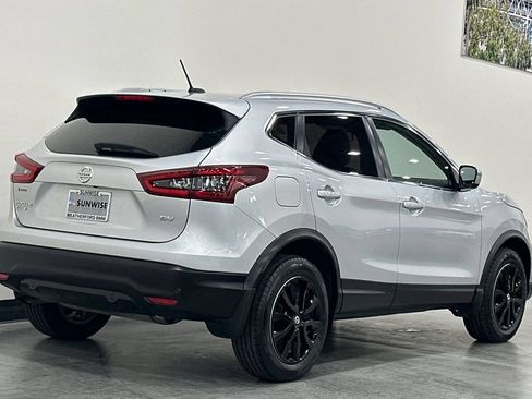 Used 2020 Nissan Rogue Sport SV FWD image 4