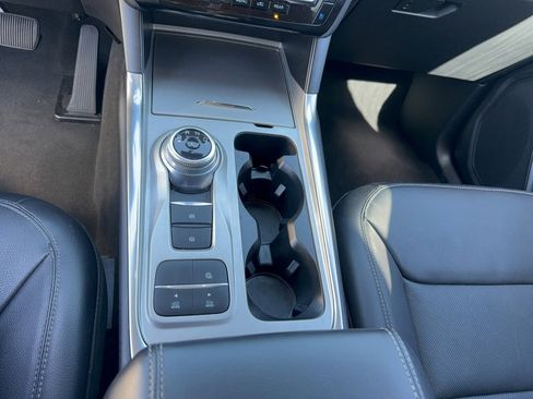 Certified 2022 Ford Explorer Limited w/ Limited Technology Package image 24