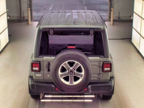 Used 2018 Jeep Wrangler Unlimited Sahara AWD/4WD image 7