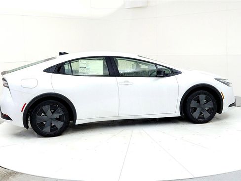 New 2026 Toyota Prius Plug-In Hybrid image 6