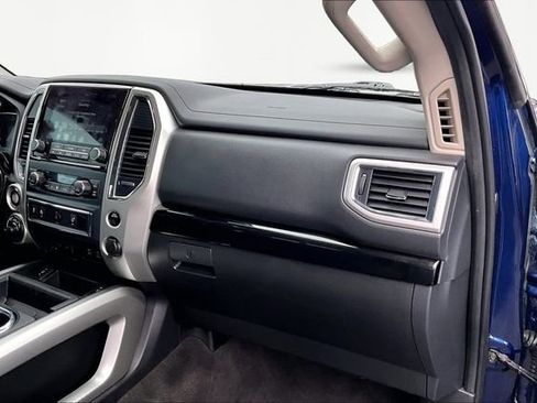 Used 2021 Nissan Titan SV w/ SV Convenience Package image 18