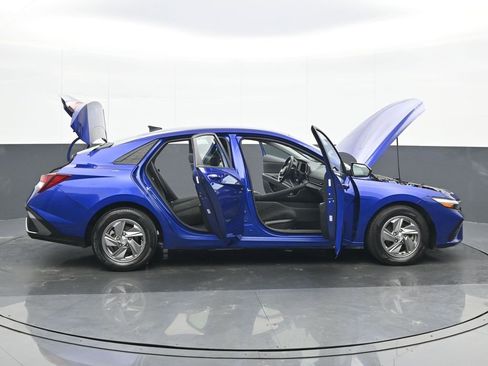 Used 2025 Hyundai Elantra SE image 25