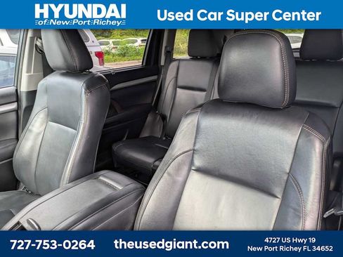 Used 2018 Toyota Highlander XLE FWD image 3