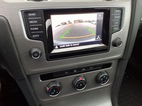 Used 2015 Volkswagen Golf TDI S image 37