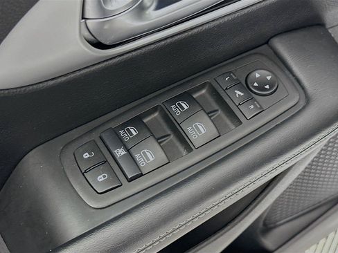 Used 2025 Chrysler Pacifica Limited FWD image 22