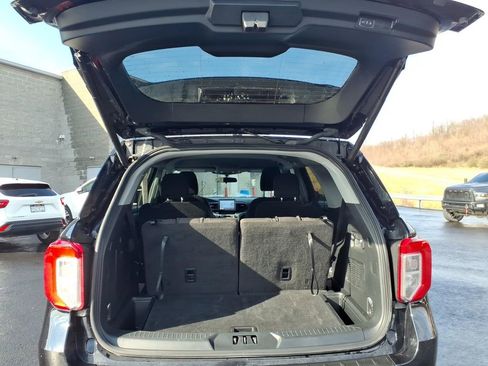 Used 2023 Ford Explorer XLT image 16