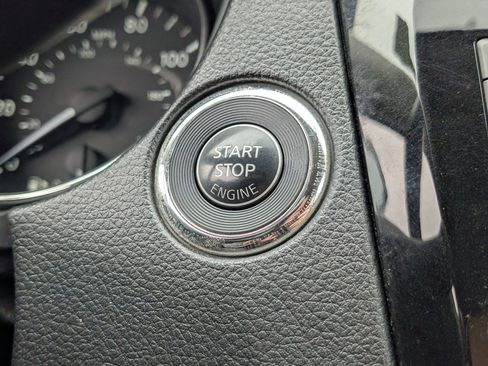 Used 2018 Nissan Rogue SV AWD/4WD image 17