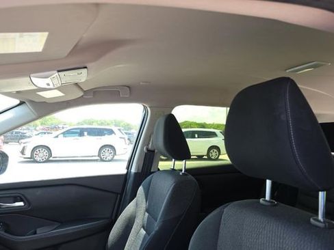 Used 2024 Nissan Rogue SV FWD image 19