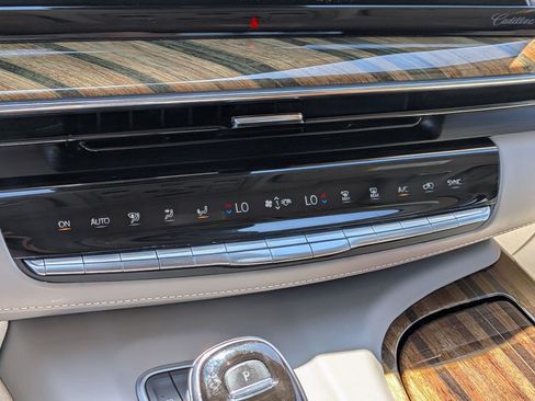 Used 2021 Cadillac Escalade Premium Luxury Platinum AWD/4WD image 23